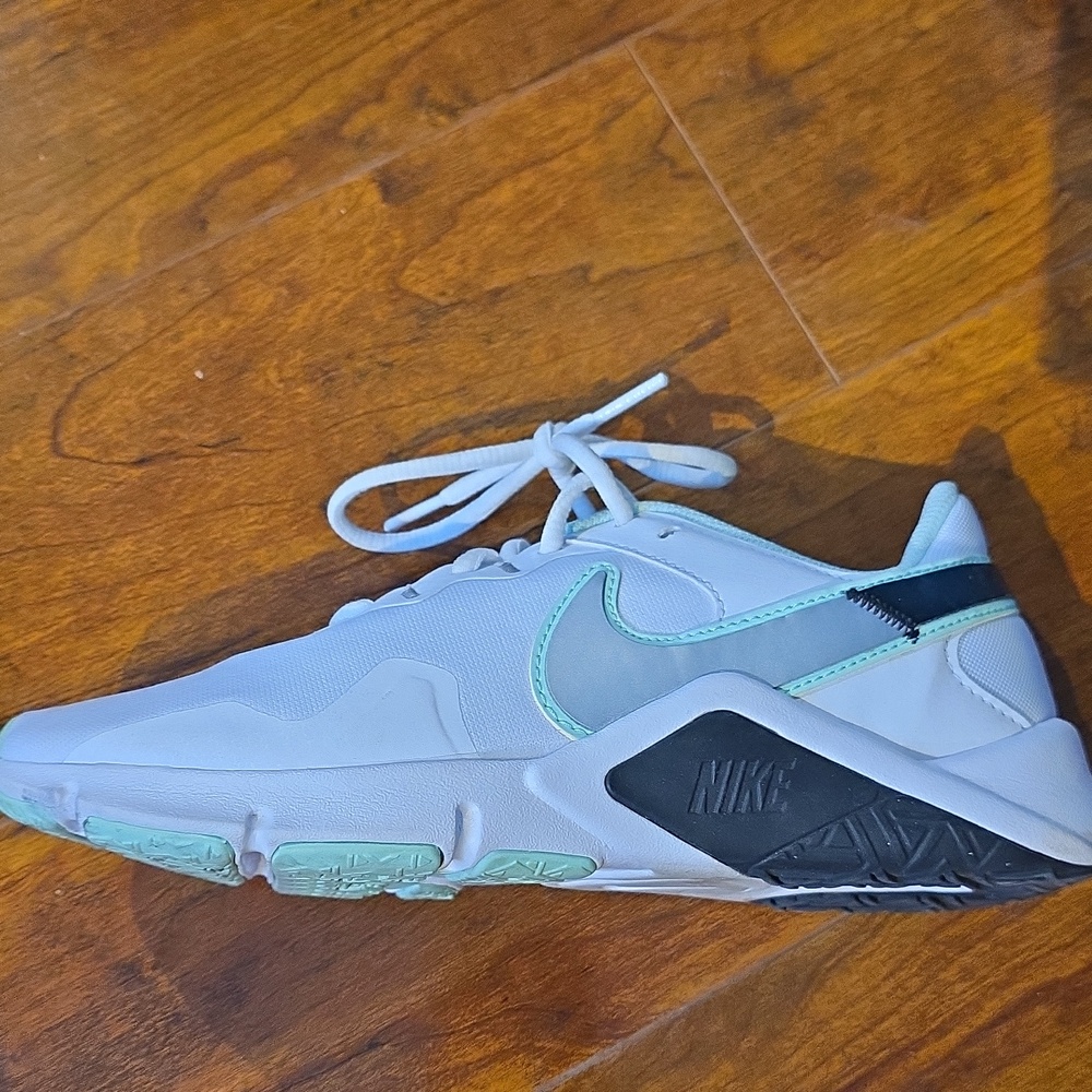 Nike Legend Essential Sneakers Women's 7 - Picture 7 of 11